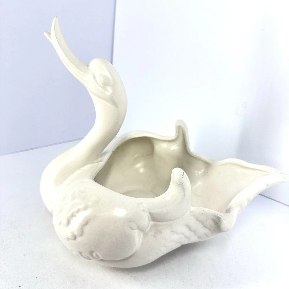 Hull USA Swan Planter White Ceramic‎ Bird Vase Mid Century Hollywood Regency